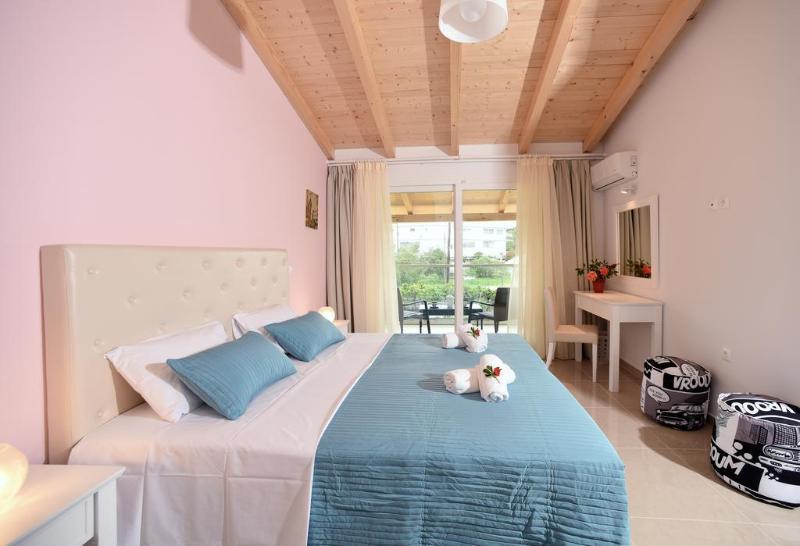 Palapart Gikas Suites And Studios Guviá Kültér fotó